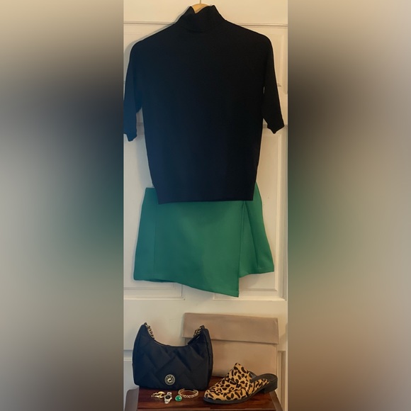 Green skort, can be dressed up or down with casual T or dressy top & heels - Picture 7 of 7
